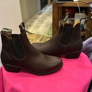 Blundstone “Shiraz” Dark Burgundy Ankle Boots